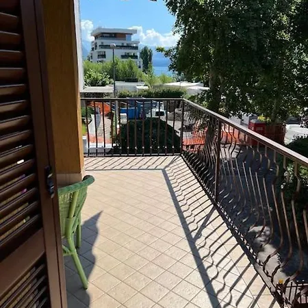 Lakeside Experience 아파트 *