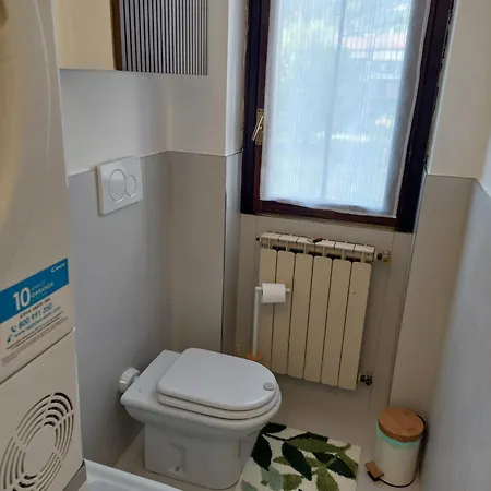 Lakeside Experience 아파트 사르니코